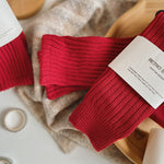 동물의 해를 위한 빨간색 송아지 양말