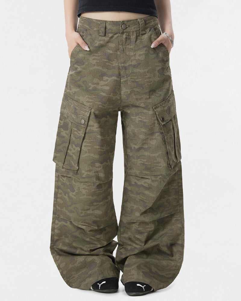 Camouflage multi-pocket straight-leg trousers