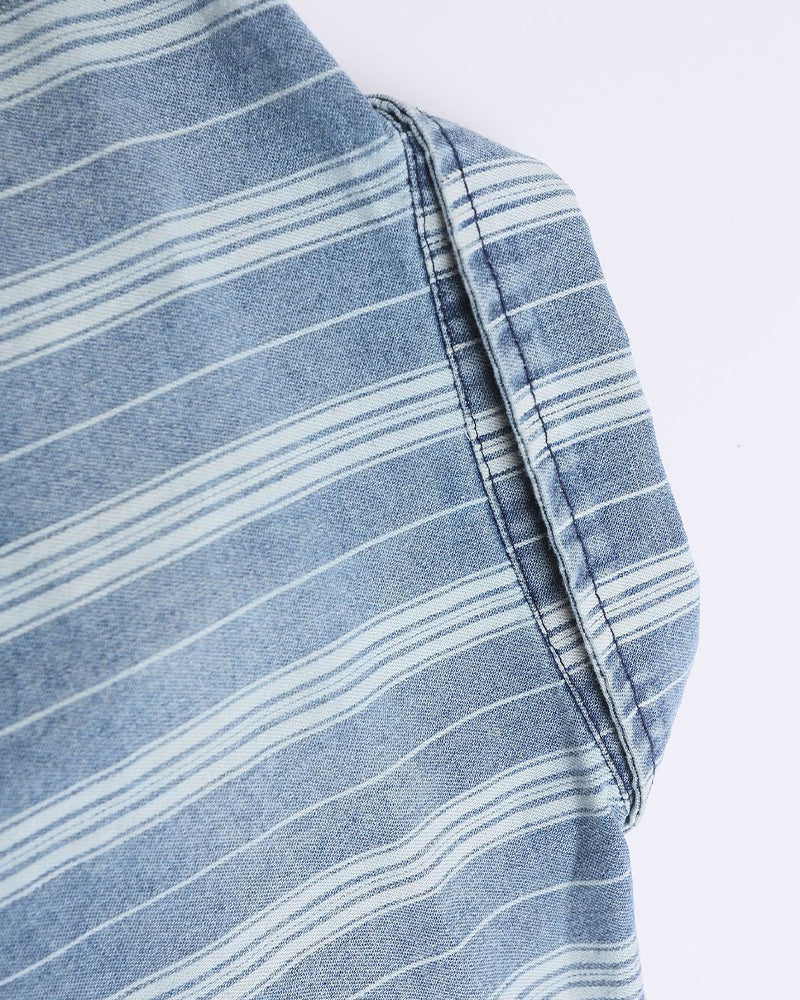 Simple short-sleeved shirt