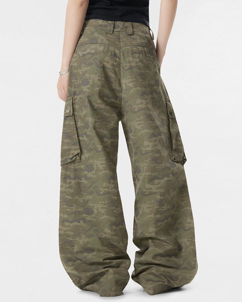 Camouflage multi-pocket straight-leg trousers