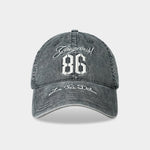 レトロなダメージ加工のベースボールキャップ