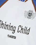 대비되는 색상의 느슨한 짧은 소매