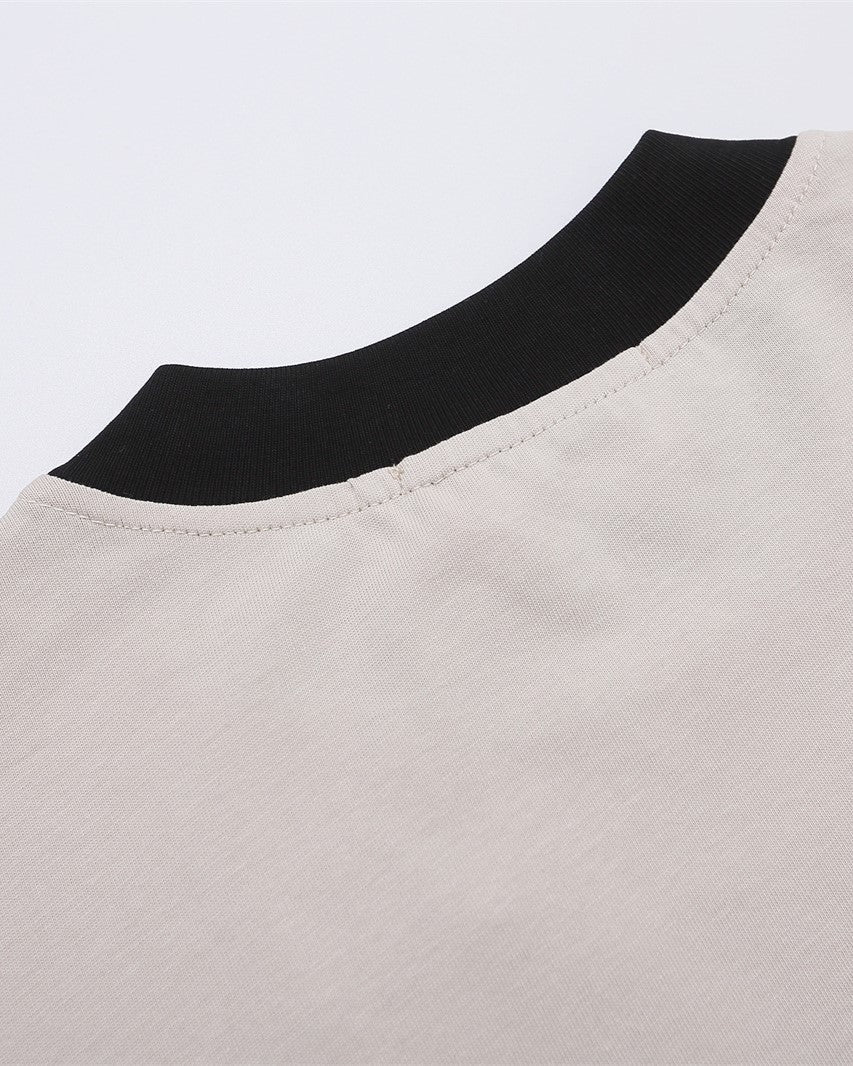 대조적인 컬러 레터링 짧은 소매