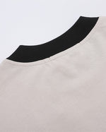 대조적인 컬러 레터링 짧은 소매