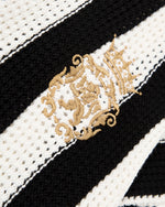 Simple and versatile collared sweater