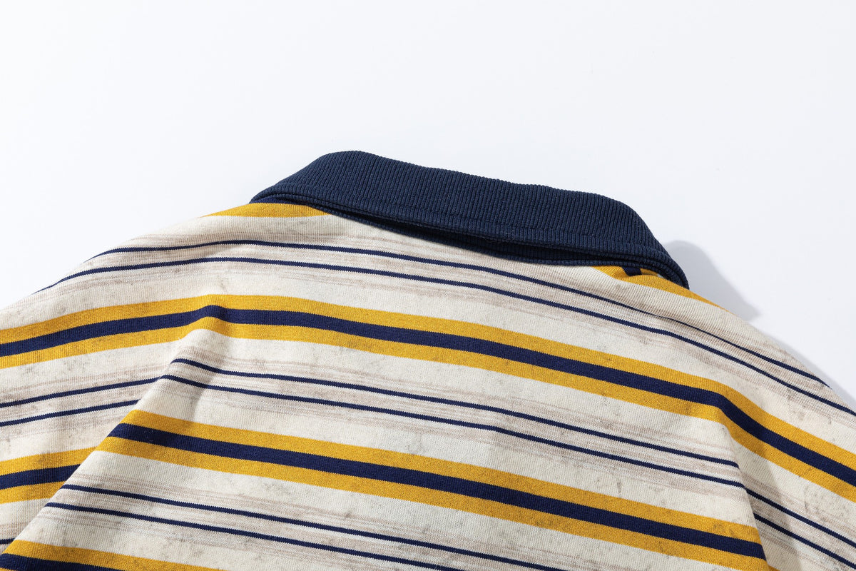 다양한 용도로 활용 가능한 스트라이프 반팔