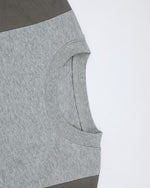 대조적인 컬러 스티칭 짧은 소매