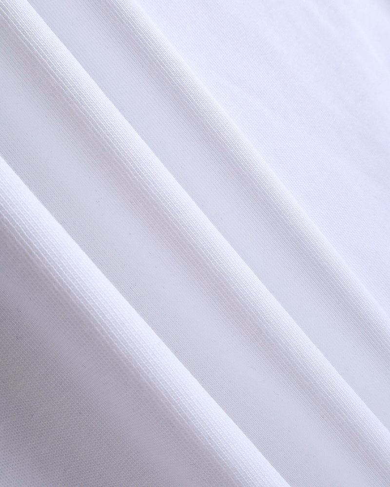 대비되는 색상의 심플한 반팔