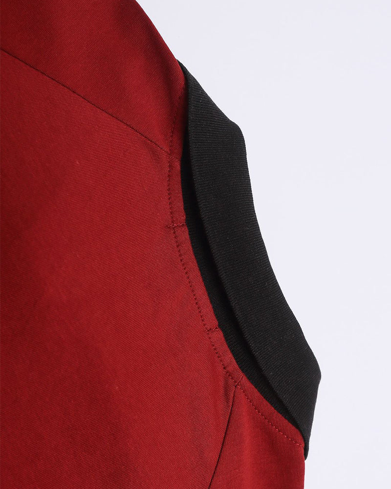 대조적인 컬러 스티칭 짧은 소매