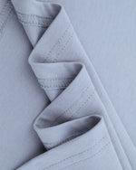 느슨한 대조적인 색상 디자인의 짧은 소매