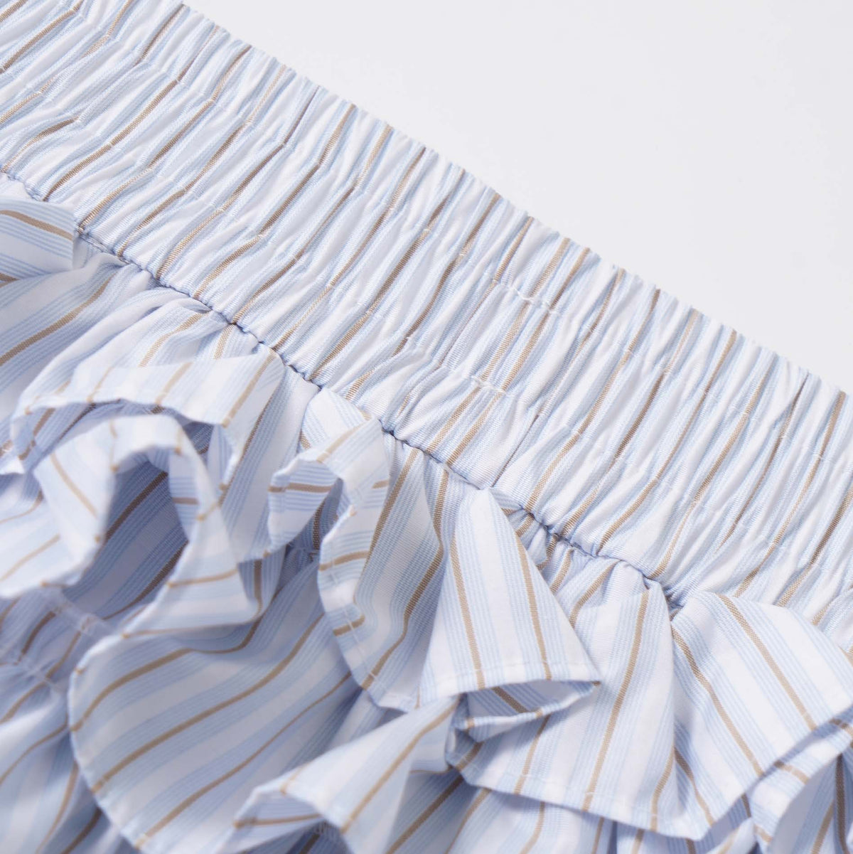 심플한 스트라이프 캐주얼 반바지