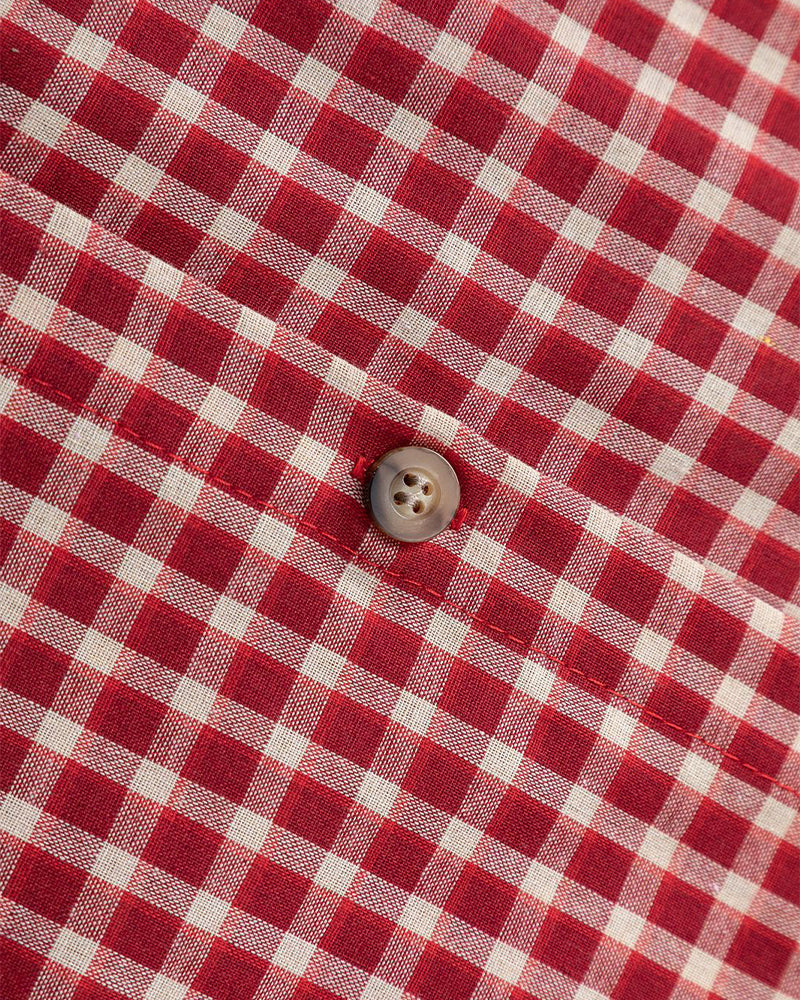 Fun plaid short-sleeved shirt