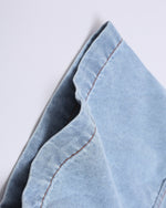 대조적인 컬러의 데님 반팔