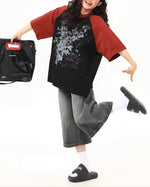 대비되는 색상의 꽃무늬 반팔