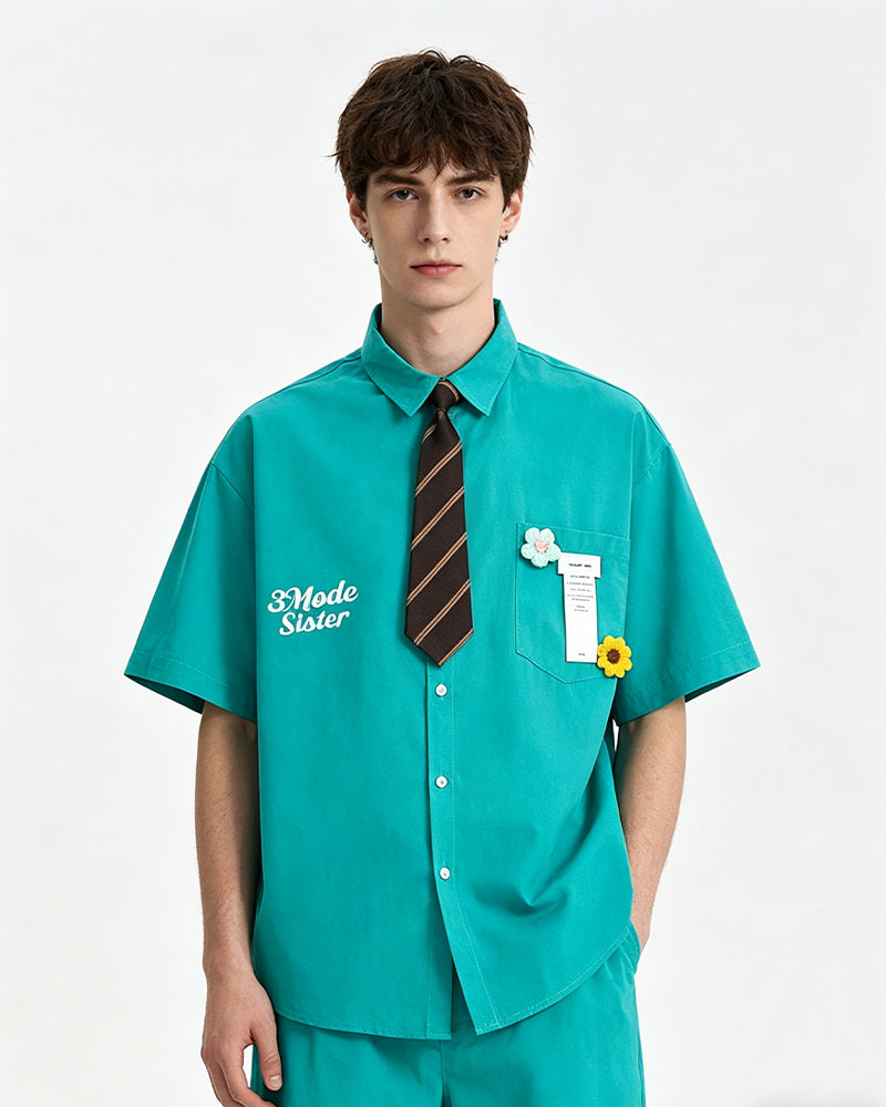 Short-sleeved shirt with small embroidered flowers