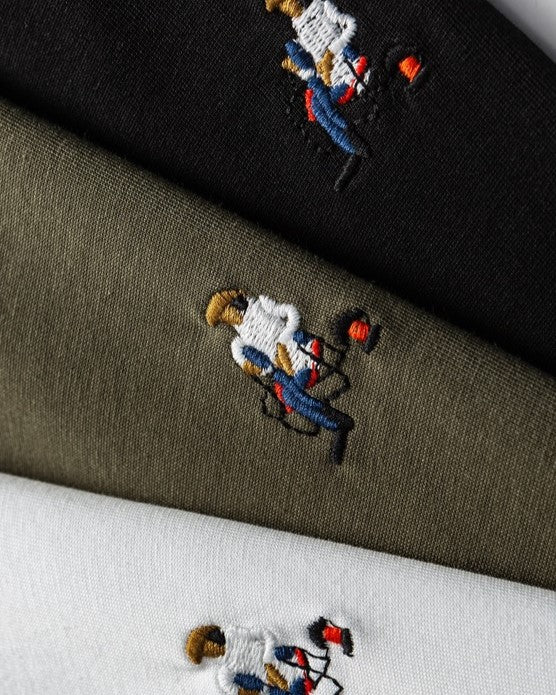 자수가 들어간 느슨한 짧은 소매