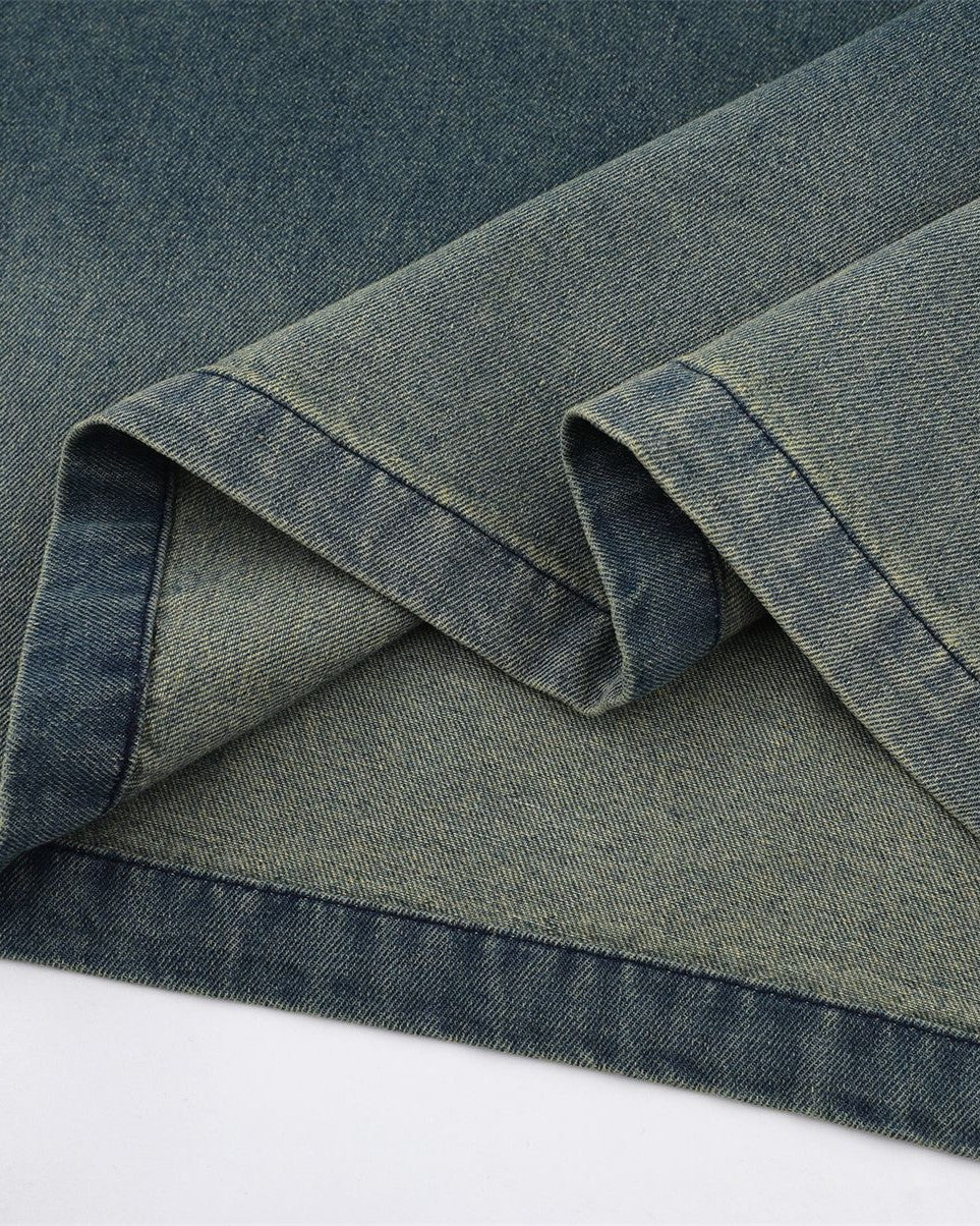 대조적인 컬러의 데님 반팔