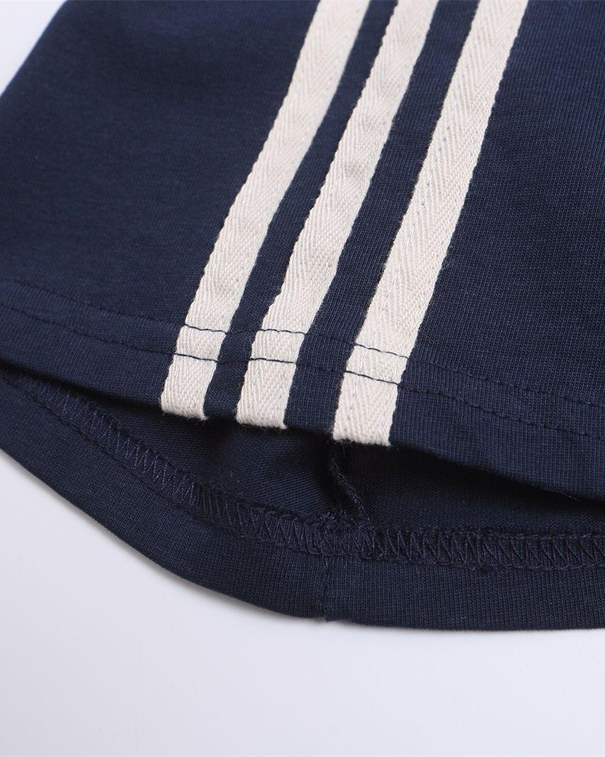 Contrast color lettering short sleeve shirt