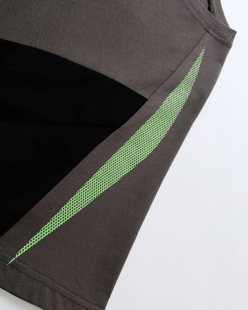 Loose contrasting short sleeves