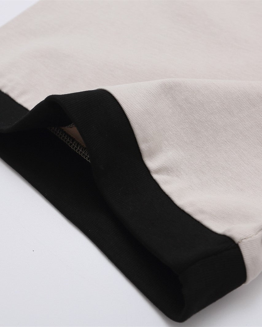 대조적인 컬러 레터링 짧은 소매