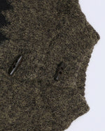 뿔 단추 자카드 스웨터