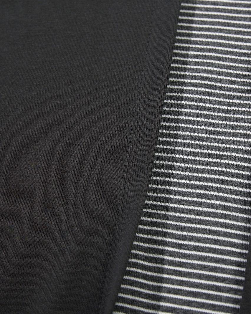 대조적인 컬러 스티칭 짧은 소매