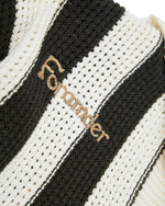 Simple and versatile collared sweater