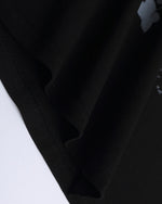 대비되는 색상의 꽃무늬 반팔