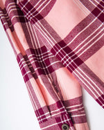 엿보는 강아지 긴팔 셔츠