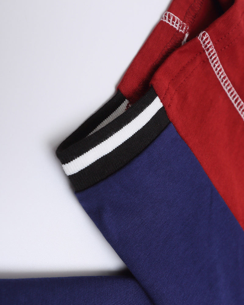 대조적인 컬러 스티칭 짧은 소매