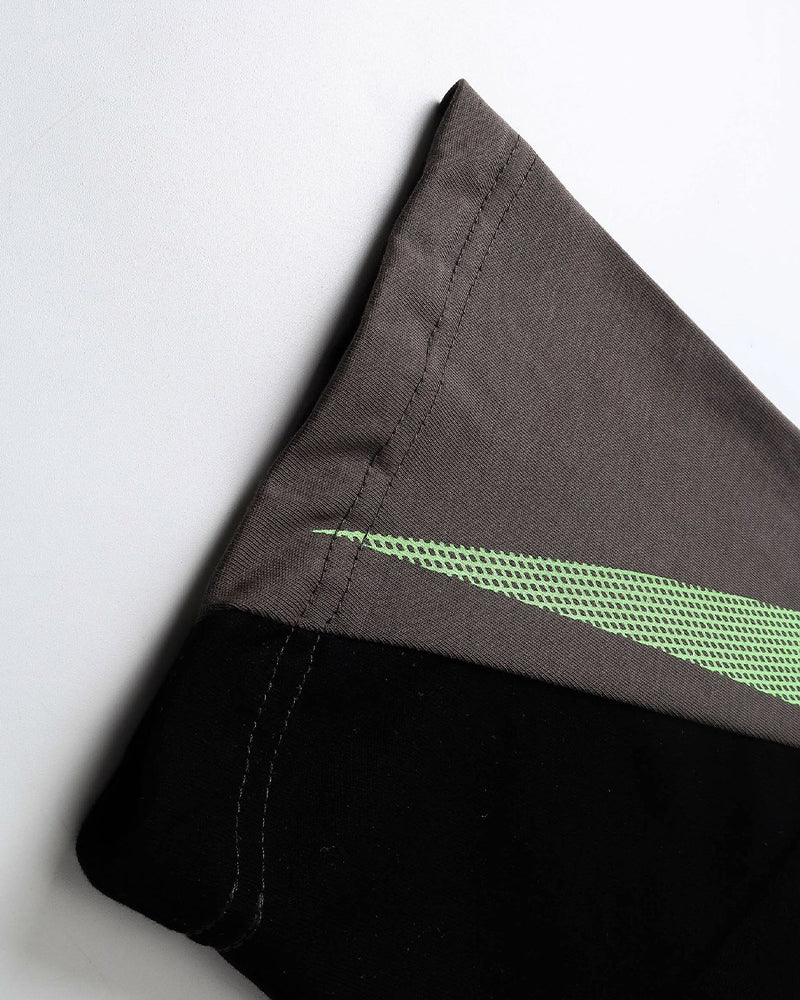 Loose contrasting short sleeves