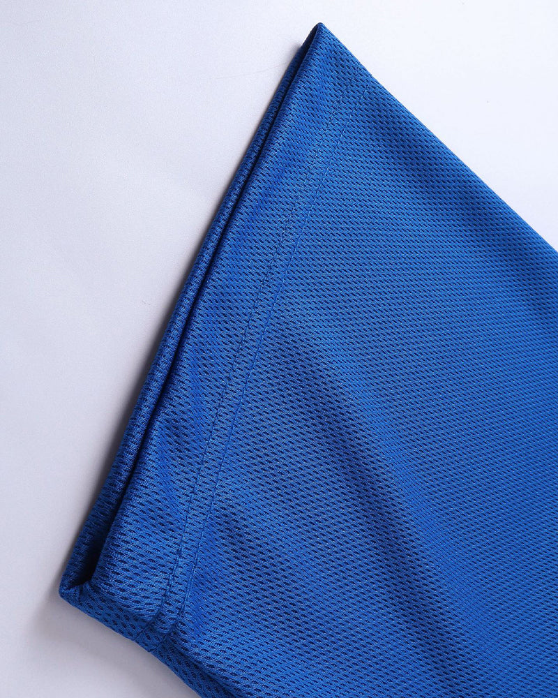 대비되는 색상의 심플한 반팔