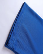 대비되는 색상의 심플한 반팔