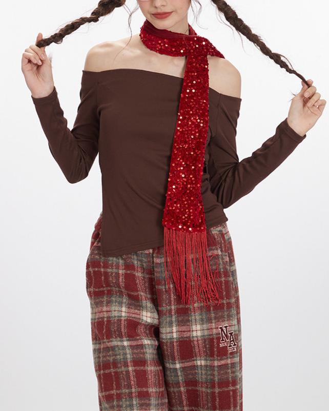 Sexy sloping shoulder neckline