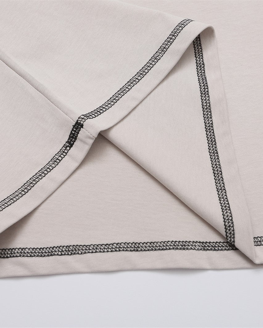 대조적인 컬러 레터링 짧은 소매