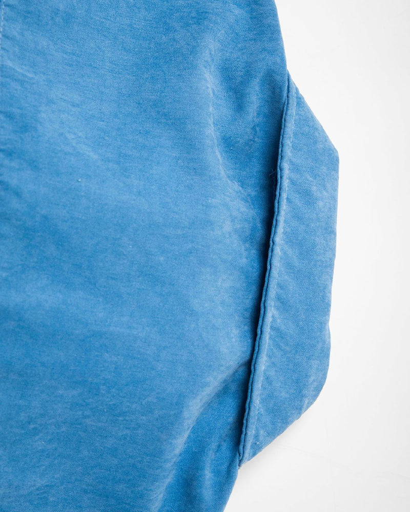 Short-sleeved shirt with small embroidered flowers