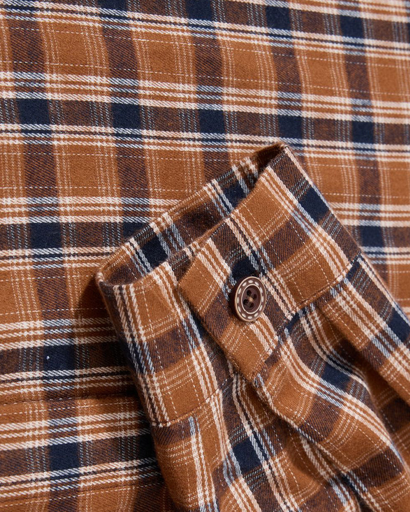 Simple and versatile long-sleeved shirt