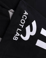 심플한 대비 컬러의 반팔