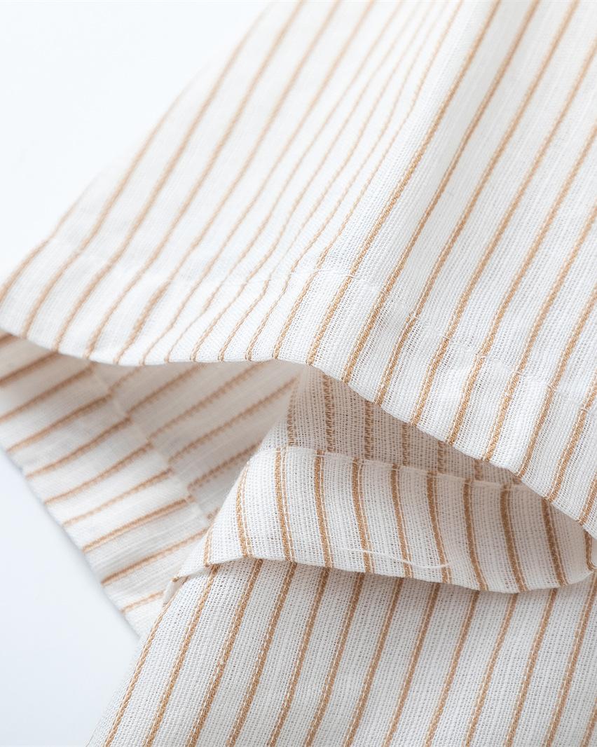 Simple vertical striped short-sleeved shirt