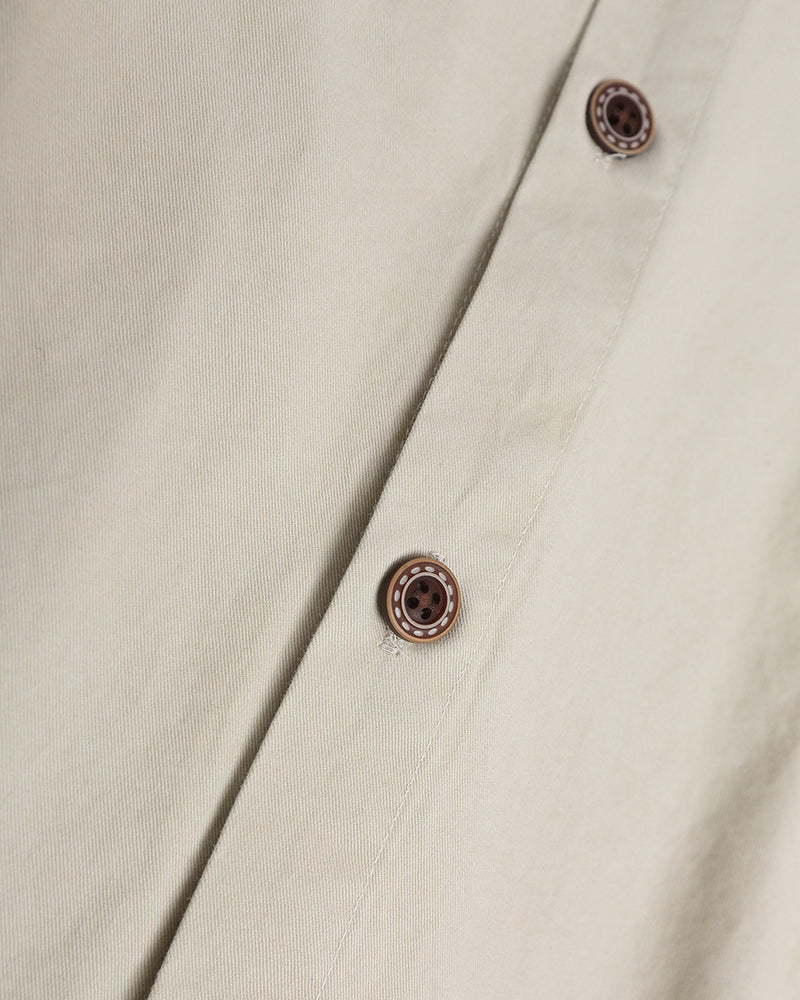 Embroidered zip-up short-sleeved shirt