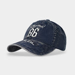 レトロなダメージ加工のベースボールキャップ