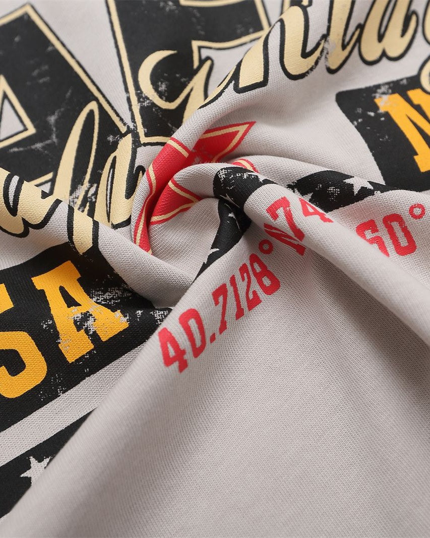 대조적인 컬러 레터링 짧은 소매