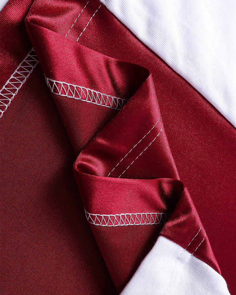 심플한 대비 컬러의 반팔