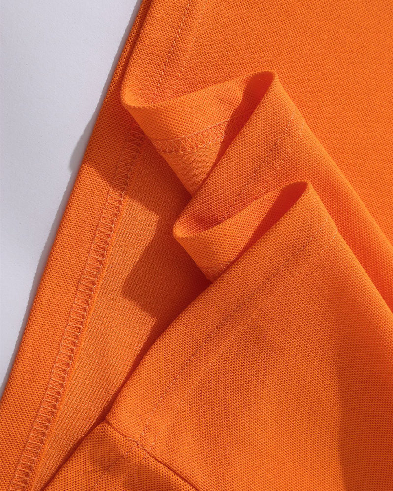 대비되는 컬러의 폼 프린트 반팔