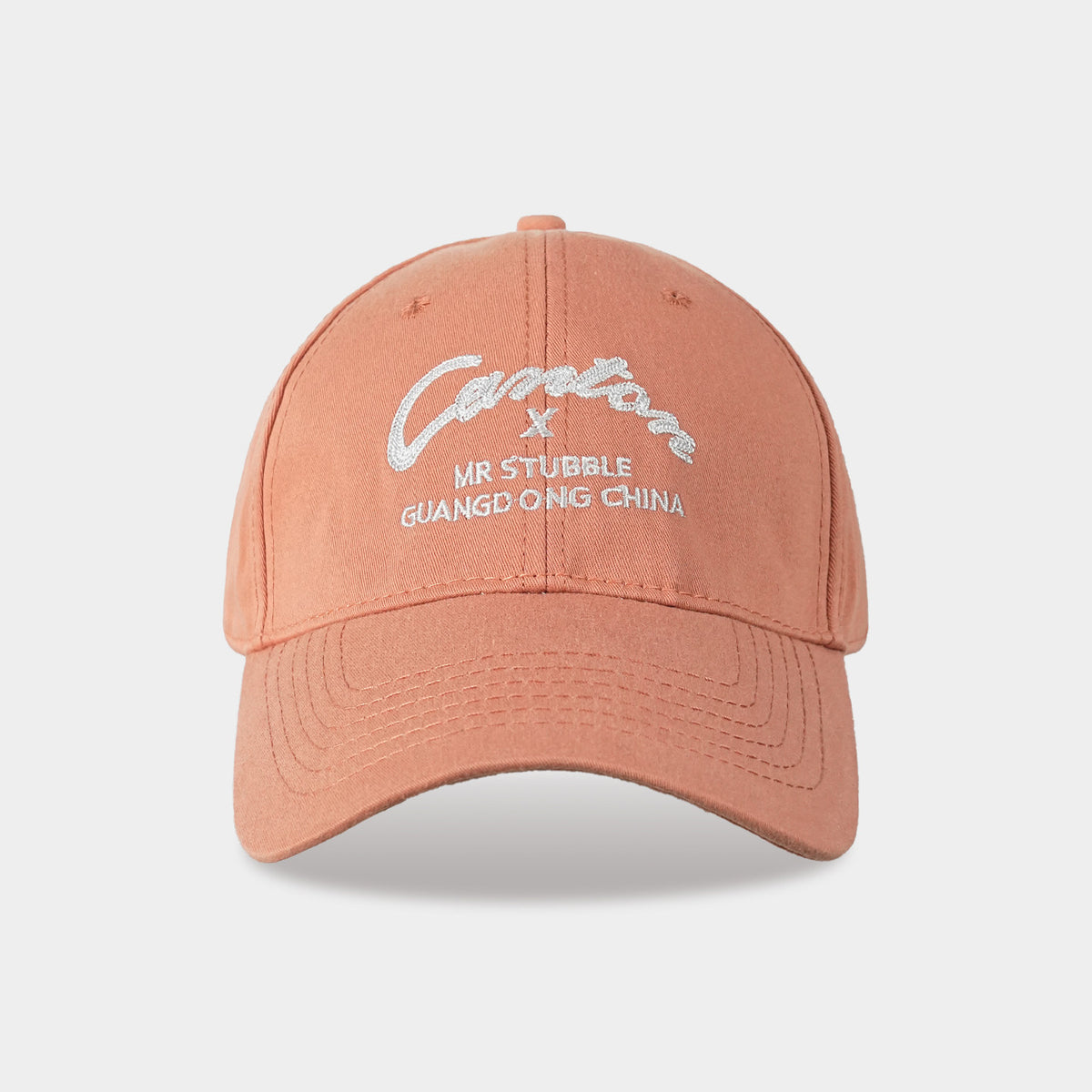 レトロなミニマリストベースボールキャップ