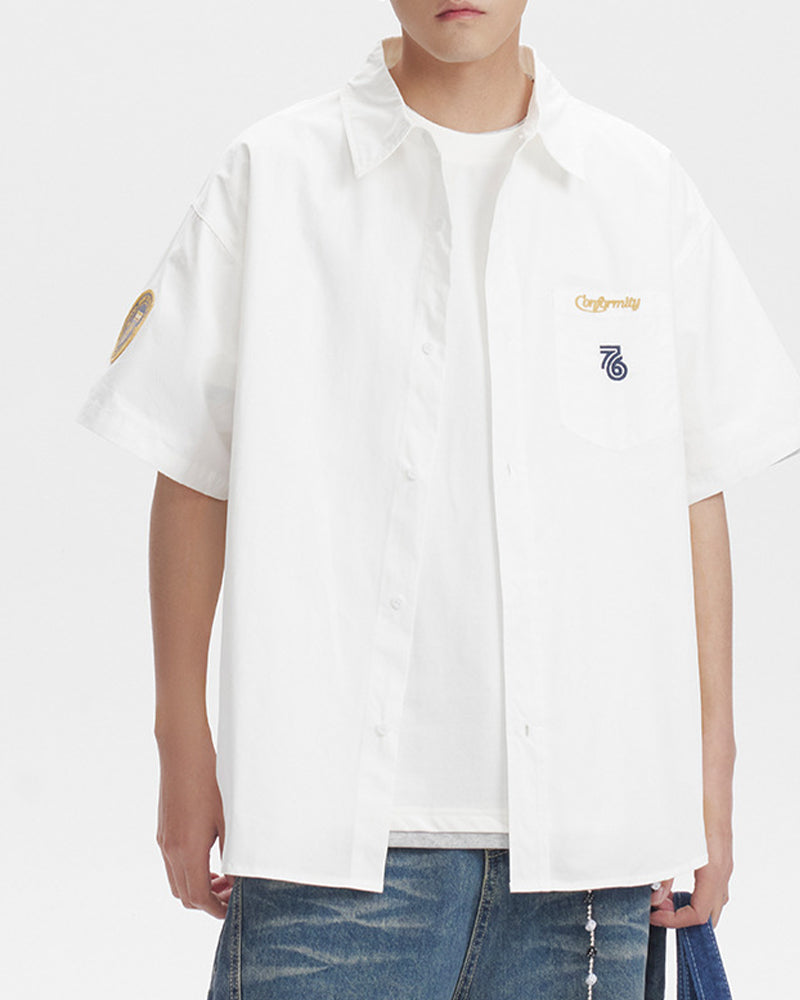 Badge embroidered short-sleeved shirt