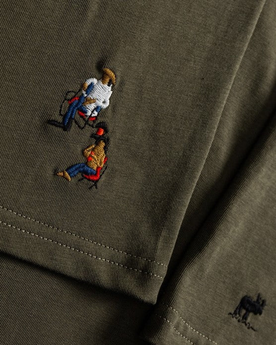 자수가 들어간 느슨한 짧은 소매