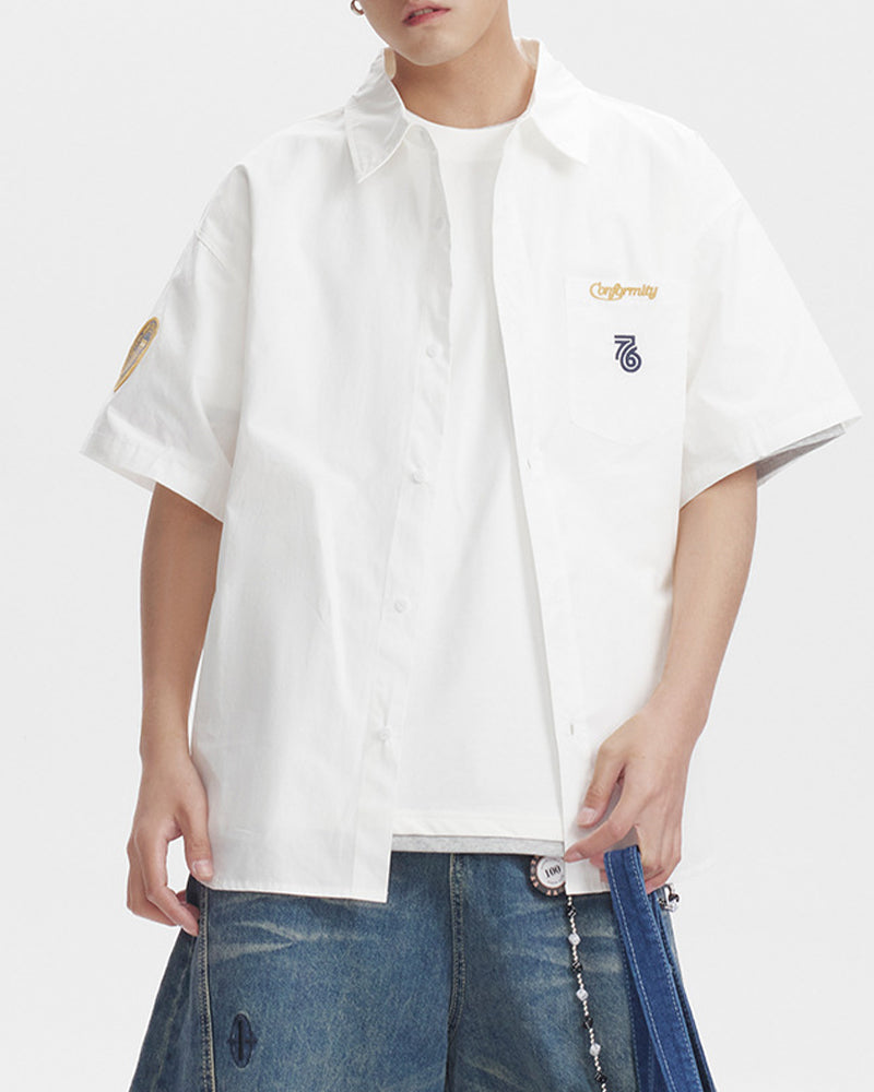Badge embroidered short-sleeved shirt