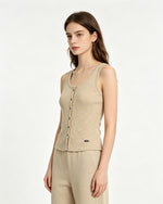 Simple and versatile sleeveless top (women's)