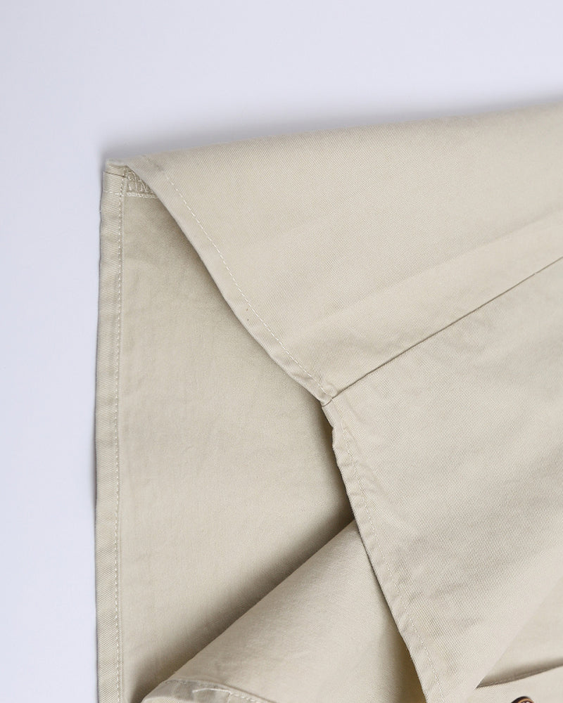 Embroidered zip-up short-sleeved shirt